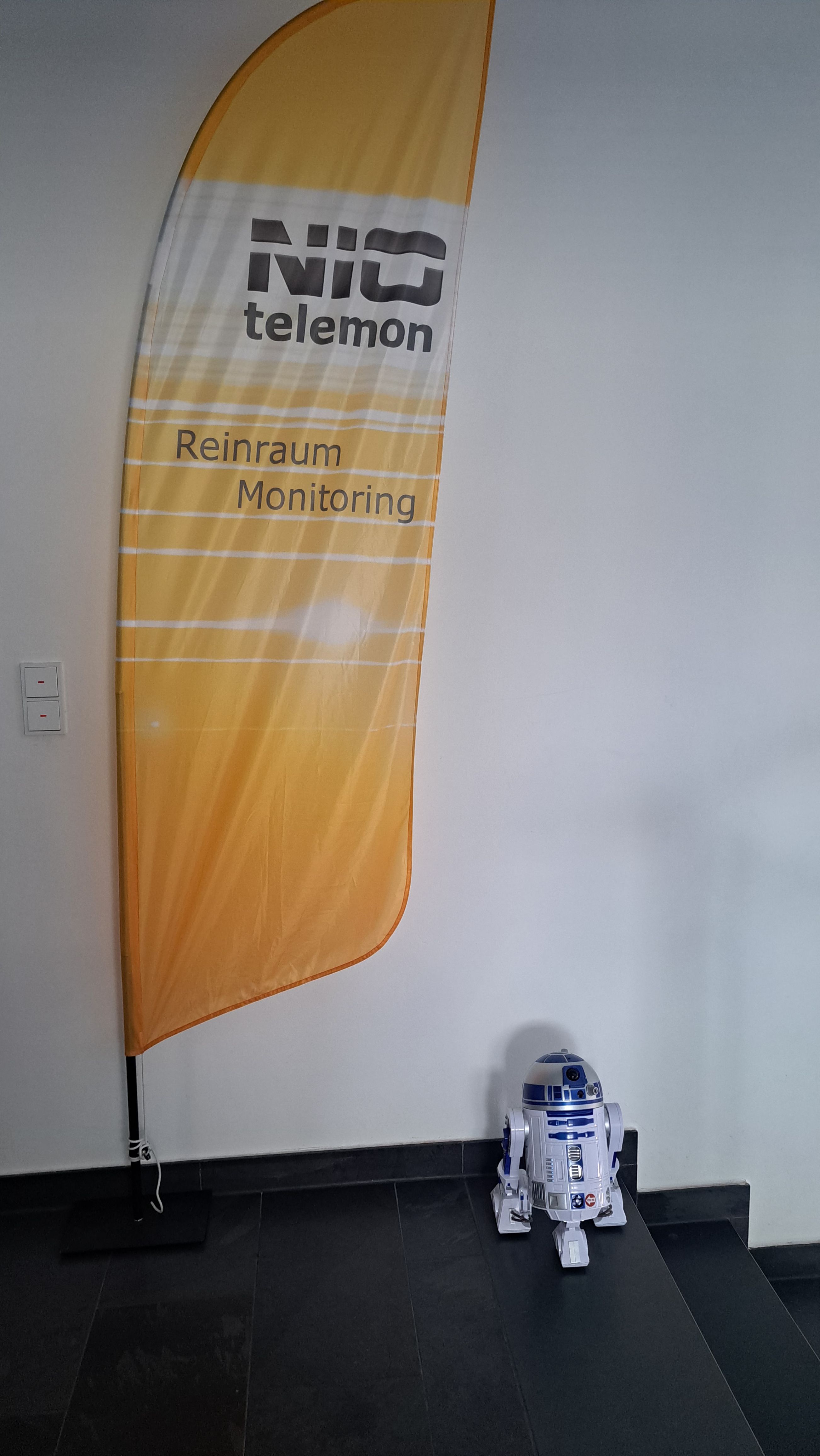 R2D2